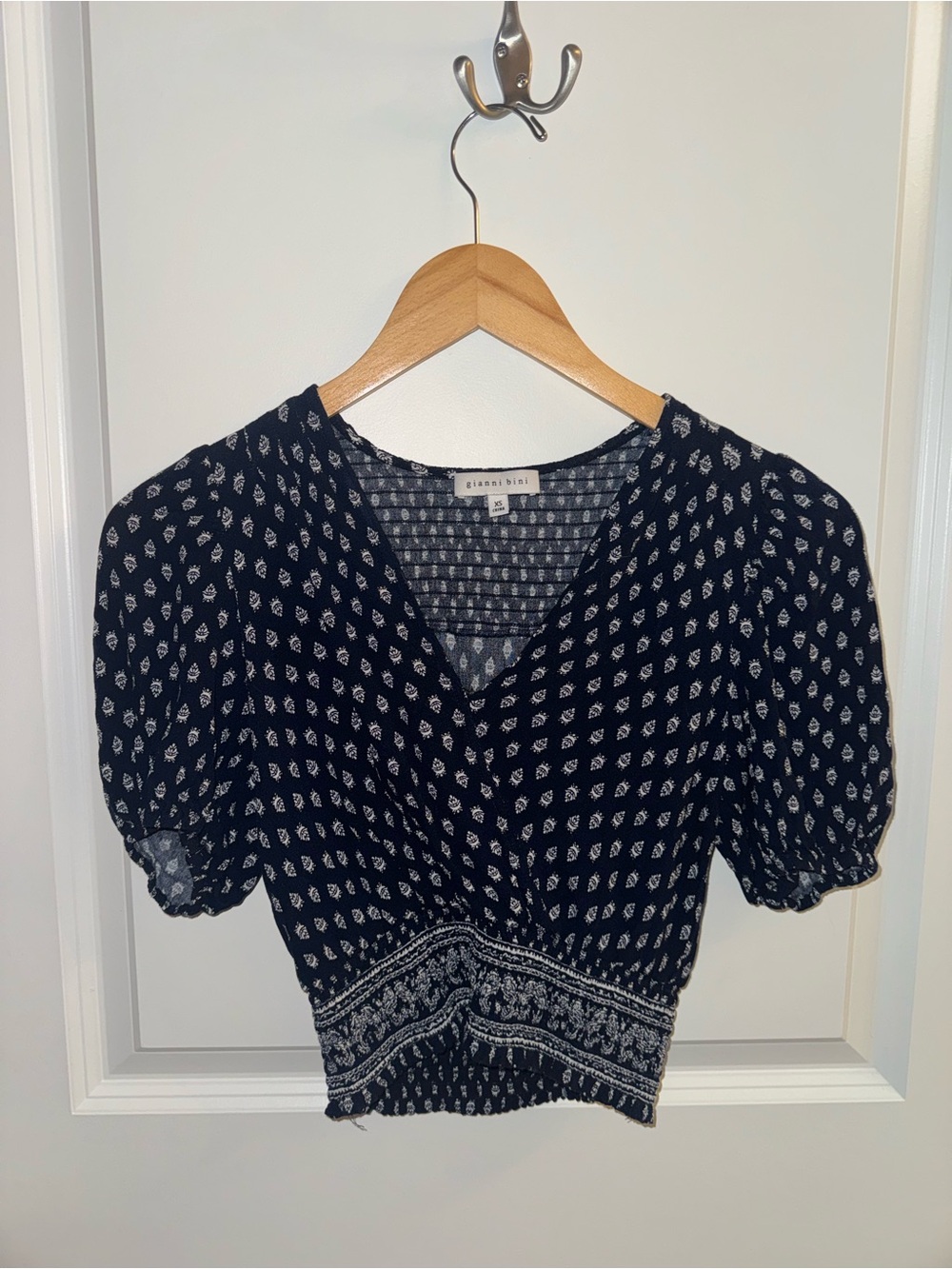 Gianni Bini Navy and White Printed V-Neck Smocked Crop Blouse